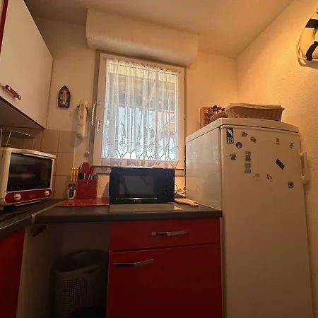 2p Avec Balcon A 700m De La - Fr-1-246a-369 *